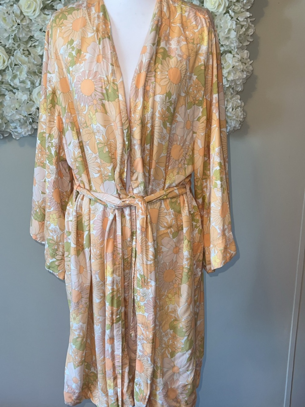 PIYAMA Floral Wrap Duster Robe in Peach, White & Olive Lightweight - Picture 4 of 9